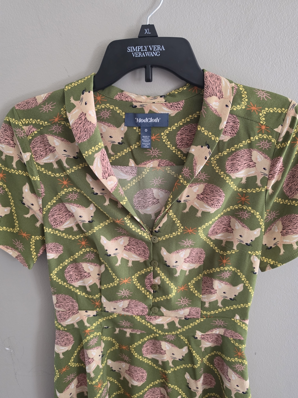 ModCloth Hedgehog Print Fit & Flare Dress Women’s Size 0 Green Novelty Animal Dr